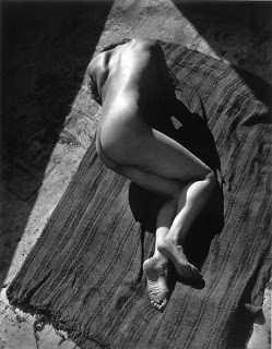 Edward Weston, Tina on the Azotea, 1924